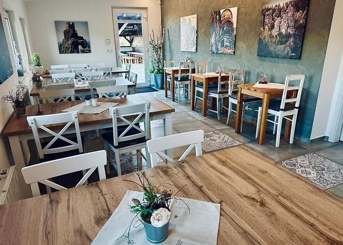 Aparthotel Holin U Prachovskych Skal 4*