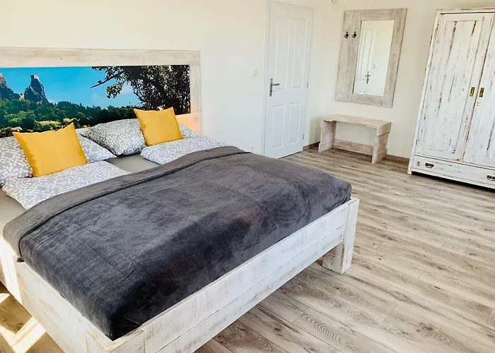 Aparthotel Holin U Prachovskych Skal 4*