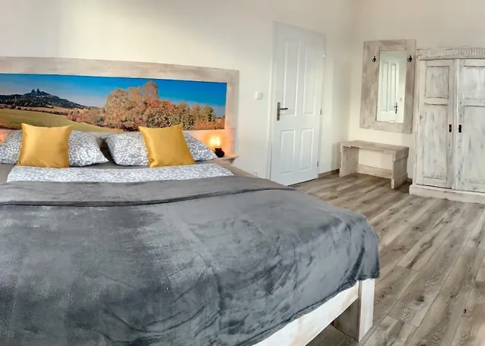 Aparthotel Holin U Prachovskych Skal 4*